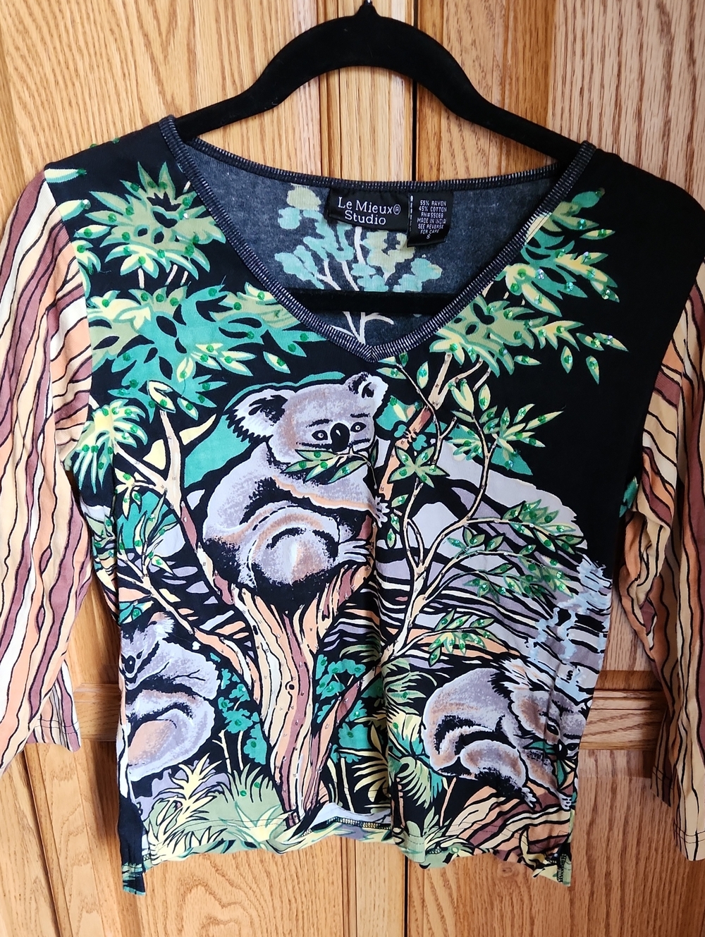 Le Mieux Studio Women’s Black Koala Print V-Neck Top